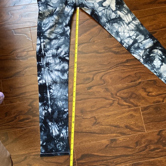 NWOT Cute tie dye/acid wash print skinny jeans in size 11 - Picture 6 of 8